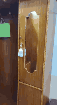 غرفه للبيع نضيفه السعر 600 وبيها مجال ***********
