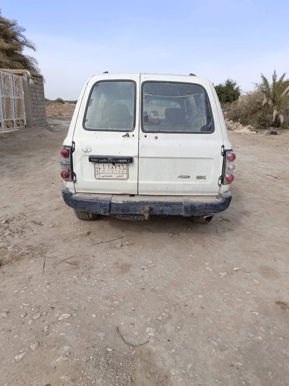 لاندكروز 91محرك وكير بطه رقم مثنى يرادله ترتيب سياره شغاله وتمشي السعر 30     الرقم ***********
