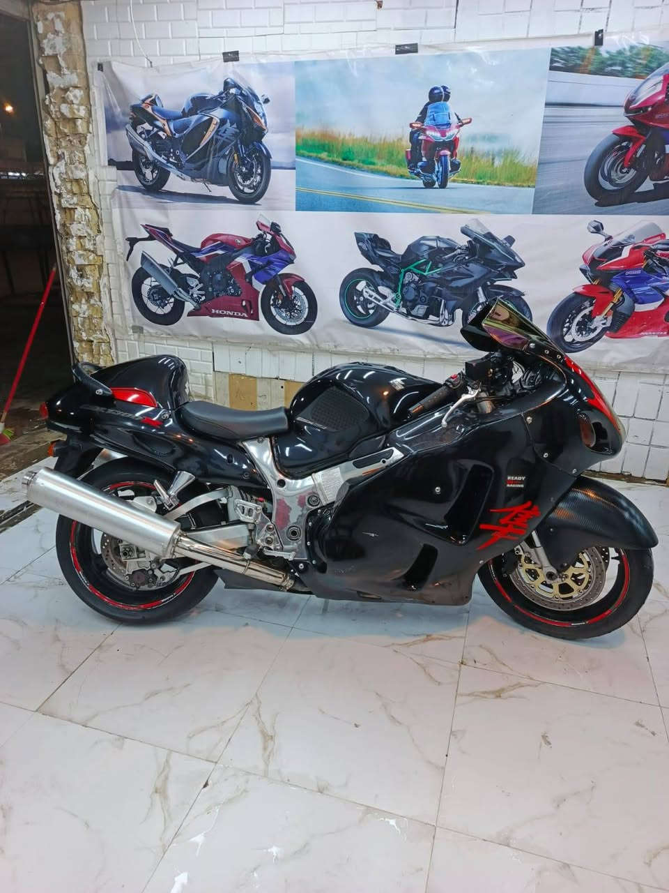 سلام عليكم هايبوزا للبيع جيل اول دراجه بلاديه مكفول كير ومحرك وشاصي دراجه بيها منضومه تتدفئه بل يدات بلاديه   ومنضومه زنون بيها نواقص بسيطه مكان دراجه ميسان وهاذ رقمي واتساب فقط *********** ملاحظه دراجه بدون رقم
