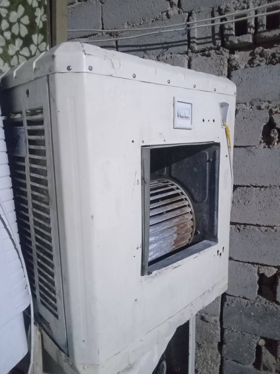 مبرده  حديد حجم  اثنين  ونص  شرط الفحص السعر 80الف  الرقم للتواصل ***********
