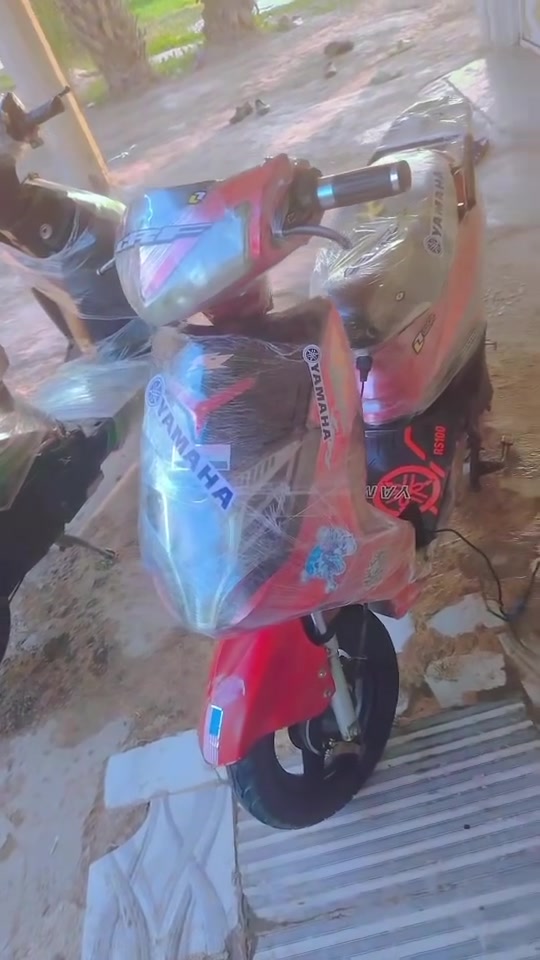سلام عليكم للبيع داجه شحن نوع اعتقد سكنس بضاربات شادهن قبل يومين شرط قبل يومين شلعه تخبل تمشي اقل شي ٣٠ كيلون كله شغل بس كفرات صفحه مكسره. سرعه ٩٠ تايرات جديده سعر ٣٥٠ او  او اقبل مراوس دراجه احدث   زاوانطي  فرق بي مجال لل شراي رقمي *********** عنواني بغداد البياع سويب متواجد فيسبوك واتساب
