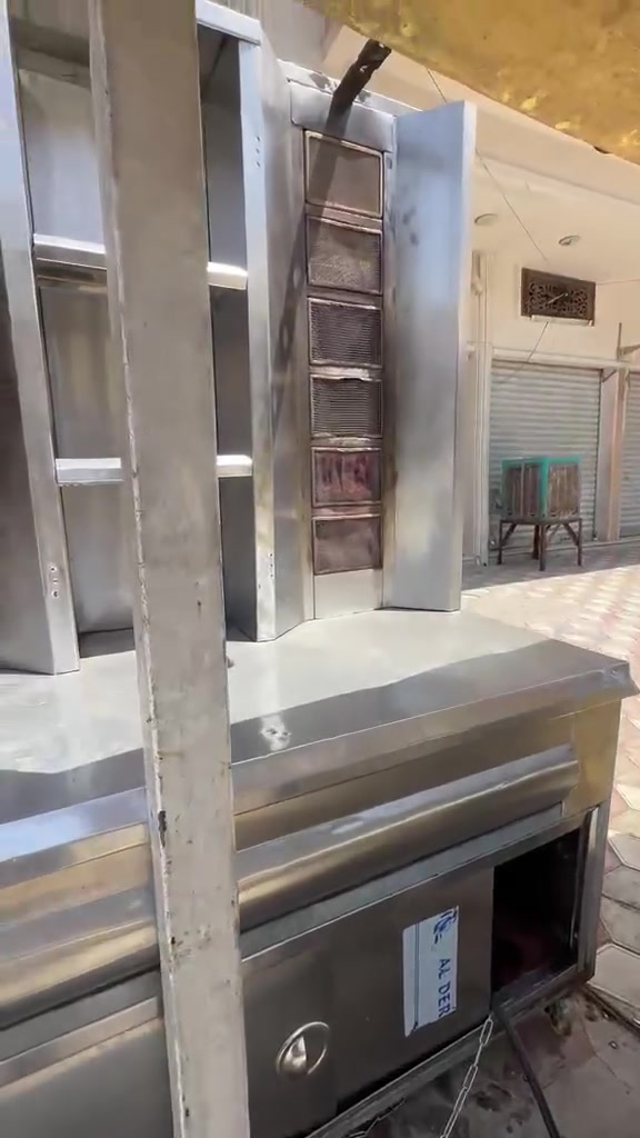 شواية شاورما زوج استلس الثقيل شواية متعوب عليها اعيونها الاصلي تعال وشوفها بعينك سعرها جداً مناسب *********** للستفسار بكانها المشتل
