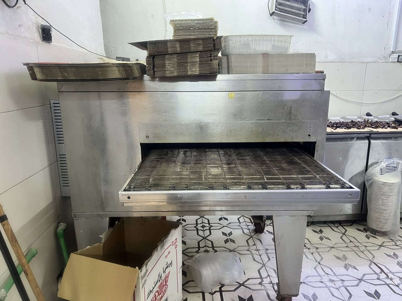 فرن بيتزا من ماركه lincoln سربس دوار توقيت +تحكم درجه الحراره مستعمل نضيف جداا شرط الفحص كامل مكفول من كلشي افحص واخذ مكان كربلاء *********** سعره 105$
