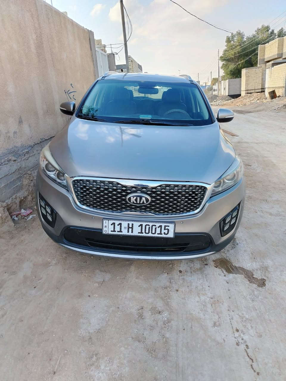 السلام عليكم
للبيع فقط بدون مراوس 

سورنتو 2018امريكي حادثها بدون دواخل والسونار مرفق مع الصور 

فول مواصفات/EX ماعدا البنوراما 

1/بصمة تشغيل 
2/شاشه نفكيشن 
3/جنطه كهرباء 
4/كامره 
5/حساس امامي خلفي 
6/كشنات جلد 
7/كشنات كهرباء 
8/سبعه راكب 
9/ثلاث قطع تبريد 
10/مري شفط 
11/سته سلندر 
12/تدفئه وتبريد بالكشنات 
13/وضعيات قياده متعدده 

وبعد مواصفات الEXالمعروفه 

ماشيه 65الف 

السياره رقم بغداد تحويل مباشر ورقمها انكليزي الجديد (مشروع وطني)

السياره جاهزه من كلشي 

السعر/195$وبيه مجال للشراي 

مكاني بابل المسيب 

لأستفسار/*********** الشراي يتصل وبيه خير ويدلل
