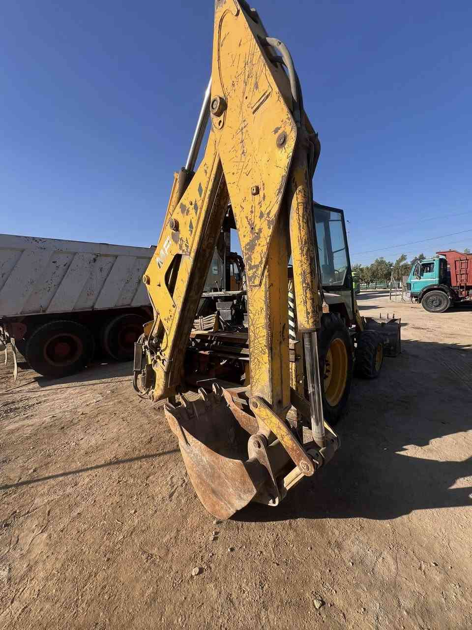 السعر ٩٠ موديل ٢٠٠١ جاهزه للعمل مكان بابل معرض ابو عمار المعموري ***********
