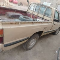 شاحنة • لوري • سيارة نقل • مركبة نقل • شاحنات