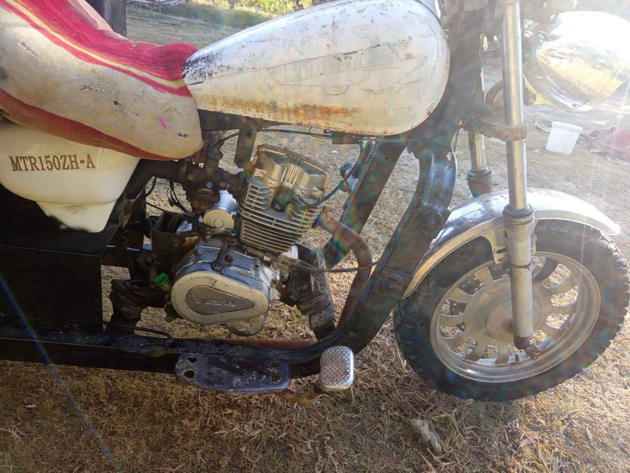 السلام عليكم ستوته البيع نكره سلف  باتري  ضفيره كل جديد  موديل  17 كلك    السعر٦٥٠و بيه مجال     ***********
