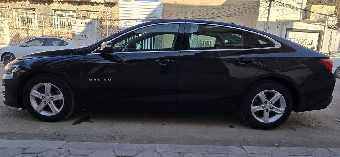 السلام عليكم 
للبيع فقط
ماليبوا 2019 
وارد امريكي حادث كلش بسيط سطحي بنيد وربع وجاملغ صبغ فقط اثر طخه بدون دواخل (صور الحادث مرفقة)
شاصي لغد كلشي مكفول 
ماشية 65 الف مايل 
مواصفات Ls 
 اشارة بالمري 
وشاشة ابل كار بلادي وبقية المواصفات 
لد امامي
كير محرك بلادي ممفتوح وكلشي تمام 
بيهه تبديل بنيد وصبغ ربع الجاملغ الأمامي بدون دواخل وبدون ايرباك 
حرة رقم نجف باسمي تحويل ثاني يوم
مابيهه اي نقص كلش نضيفة 

السعر 112 بيهه مجال بسيط حك الجيه 
وكلشي اكو بالسوك 
مكان السيارة نجف
***********
