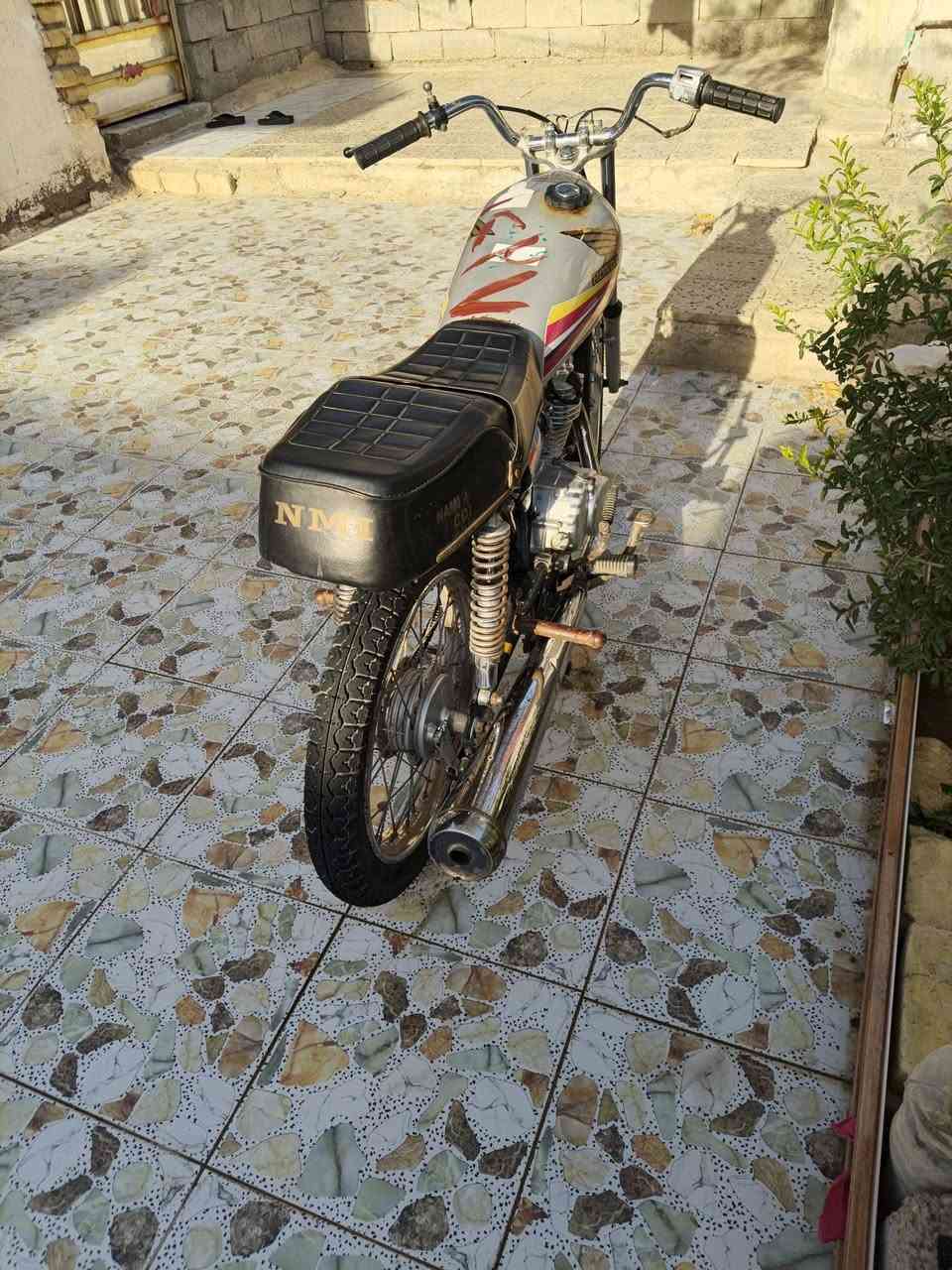 دراجه اوراق اصلي مودين 2022 مستعجل عله بيعته شراي يتفضل وبخدمته ناصريه مركز رقم *********** /800 وبيه مجال

