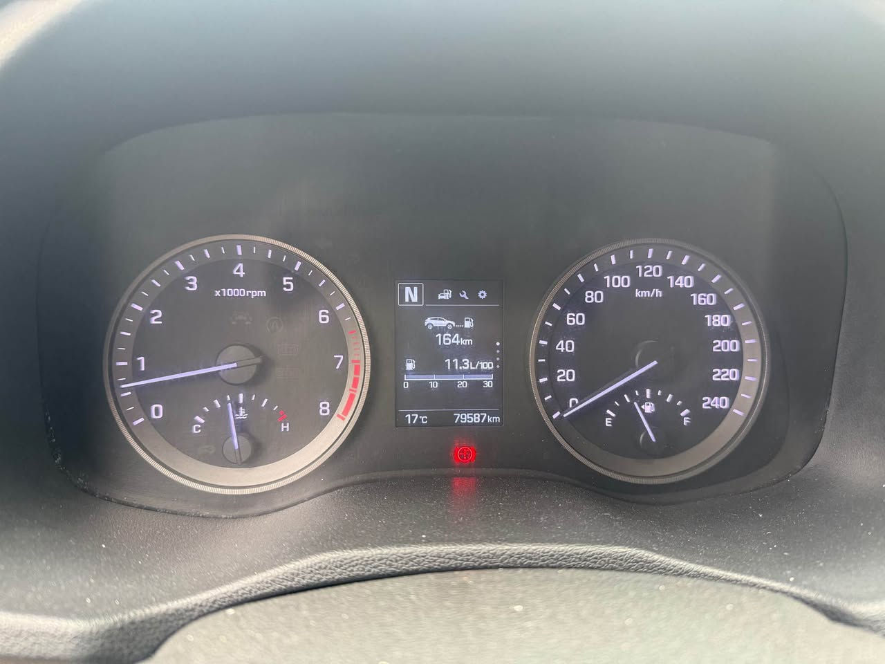 السلام عليكم اخوان عندي توسان 2017 خليجي مكفوله السياره رقم بغداد بسمي نص فول مكينه 2000 ماشيه 79 للبيع فقط السعر 180 مكاني بغداد الغدير  للاستفسار الاتصال ع *********** بغداد, العراق
