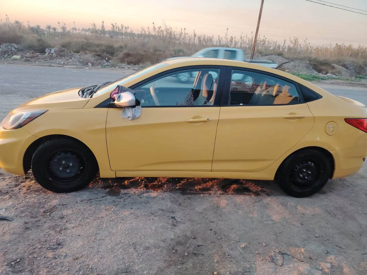 السلام عليكم
اكسنت موديل2014
وارد امريكي 
محرك 1600 jdi
رقم بغداد 
منضومه تبريد جديده قبل شهر شاديها 
تحويل مباشر ثاني يوم 
تخم تاير جديد 
العسر 85وبيها مجال
العنوان بغداد ابو غريب 
رقم الهاتف ***********
