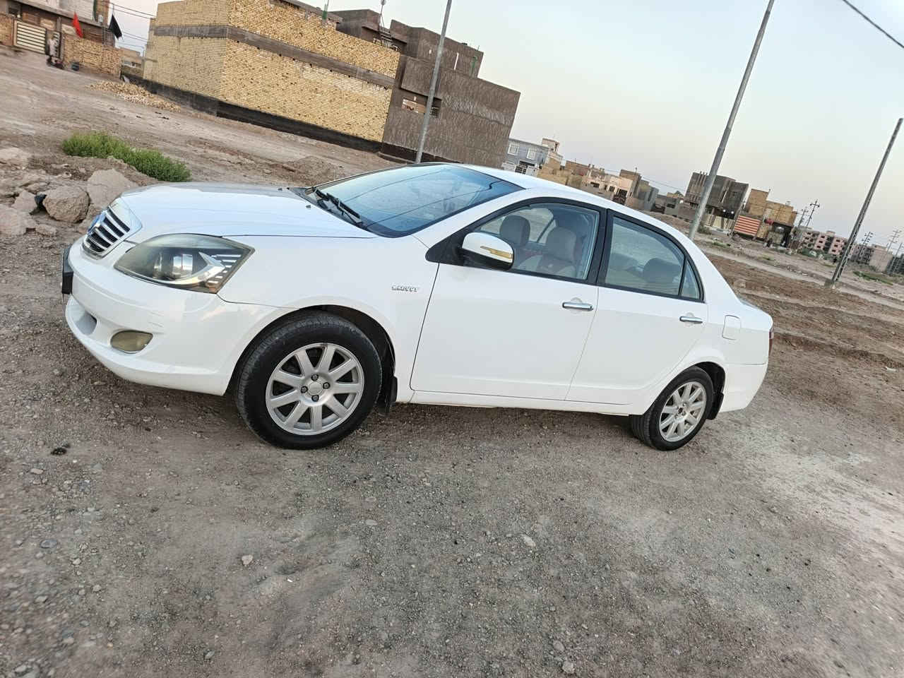سلام عليكم جيلي موبل مديل ٢٠١٣رقم بابل مشروع وطني مكفول من ضربه وتبديل  محرك كير حداديه تخم تايرات كهربائية تبريد ثالج السعر ٥٠وبيه مجال مكان ديوانيه عفك رقم ***********
