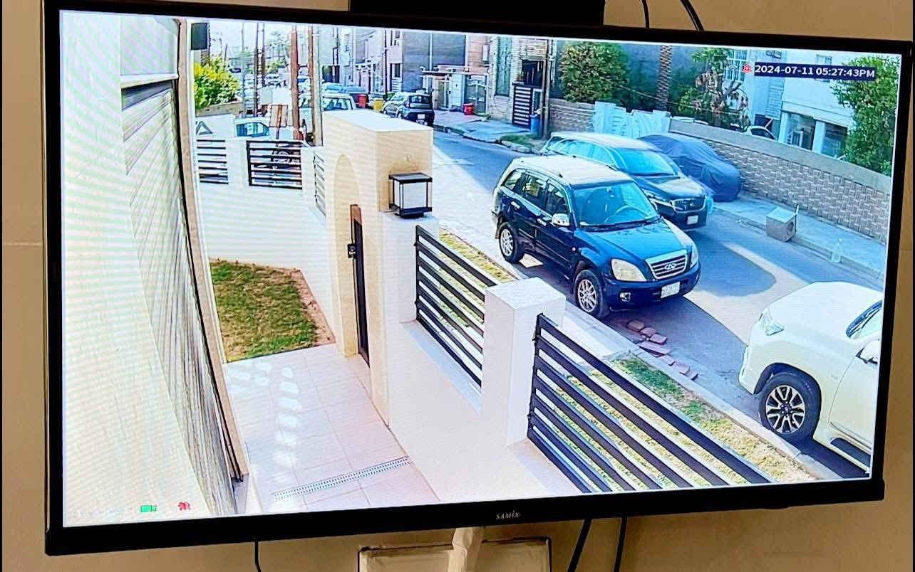 اعمالنا في بغداد حي الجامعة

اعلى العروض وافضلها مع خاصة الذكاء الاصطناعي 
خاصة الذكاء الاصطناعي هي:-
1️⃣ - تصوير اي شخص يصلك قرب المكان بصورة خاصة صوت 
     وصورة ولقطة فديو ١٠ ثواني .
2️⃣-ممكن تحديد الأشخاص المخولين من قبل النظام بعد 
       ادخال بيانات من قبل المستخدم.
3️⃣-تفعيل إرسال صور الأشخاص على الهاتف.
4️⃣- حفظ صورة آخر شخص كان بالموقع قبل فقدان او 
         سرقة جهاز وإرسالها على الهاتف

منظومة دهوا تجميع باعلى المواصفات 
دقة 5 ميكا فول كلر صوت وصورة 

📌المواصفات
🔺اربع كاميرات دقة 5 ميكا فول كلر صوت وصورة دهوا اصلي
     دبل لد ( تصوير ليلي نهاري ملون حتى بدون انارة)

 🔻ديفيار 4 جنل دقة 5 ميكا نوع دهوا يشغل كل انواع 
      الكاميرات ويدعم تسجيل الصوت مع تصوير الوجوه 
     والتعرف عليها بالذكاء الاصطناعي 

🔻هارد 1تيرا اصلي 

🔺كيبل رولة 100م مسلح ونحاس ومقاوم كافة الظروف الجوية 

🔺جهاز يو بي اس نوع ليثيوم اصلي يشغل منظومة الكاميرات 
     مع منظومة الانترنت ٣ ساعات حقيقي ويعتبر جهاز حماية 
     ومنظم فولتية وتلغي كافة المحولات

🔻بوكسات عدد 4 خاصة بالكاميرات لحماية الفيش من 
     الرطوبة والعبث وتعطي شكل لائق للكاميرات

🔻فيش كامله خاصة بالكاميرات

🔺كيبل اج دي مسلح

🔻ممكن ربط المنظومة على الانترنت وتراقيب وانت باي 
     مكان بالعالم

🔺ضمان سنه حقيقي

🔴لمزيد من المعلومات مراسلتنا على الخاص او الاتصال على الرقم
***********
***********مهندس محمد
