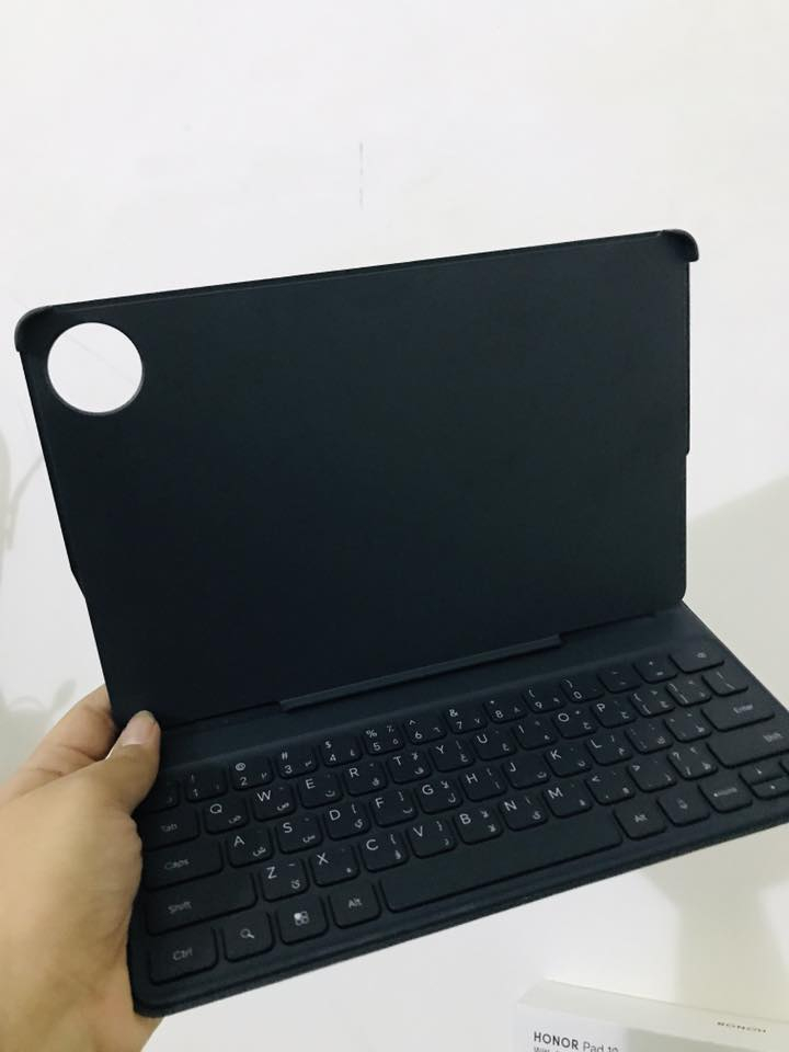 السلام عليكم ايباد هونر 10باد للبيع جديد استعمال شهر بطارية 10100 شاحن 35 واط ذاكرة 256 يحتوي على كيبورد وقلم كتابه الجهاز نظيف كلش مابي شخط السعر 400 وبي مجال للتواصل ***********
