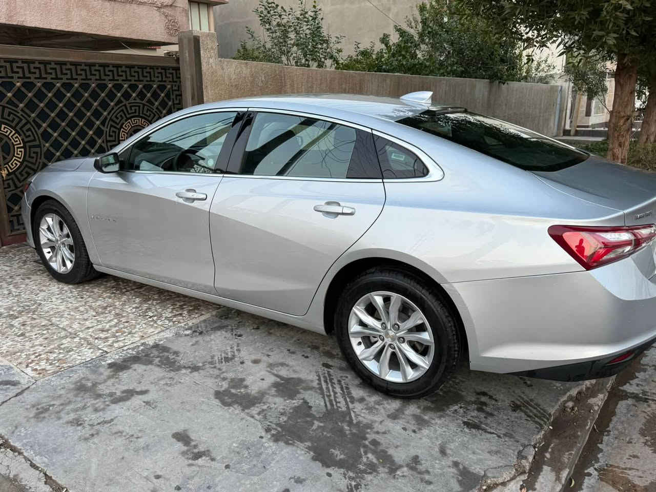 للبيع ماليبو ( 2022 ) LT
مكينة 1.5L توربو 

رقم اربيل بأسمي

ماشية  70 الف كيلو  
-بصمة + تشغيل عن بعد 
-هيترات الكشنات وكرسي كهرباء 
-تحكمات ستيرن + مثبت سرعة 
-مانع انزلاق 
-اوتو ستوب
-شاشة + بلوتوث + واي فاي وكار بلي 
-كامرة خلفية 
-مداخل شحن 
-تبريد قطعتين 
-هاند بريك بصمة  

حادث السياره دعامية فقط وطلع بيها كلير 3 قطع من امريكا وسونار موجود بصور 

السعر : 11.500$      115 ورقه 

مكاني بغداد حي الجامعه 
للاستفسار 
***********
