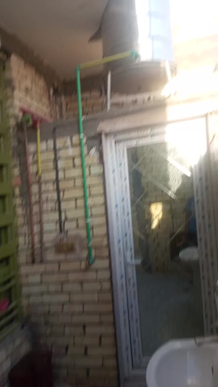 بيت للبيع الضباط الثانيه مساحة 90متر الاستفسار خاص او اتصال وبي واتساب ***********
