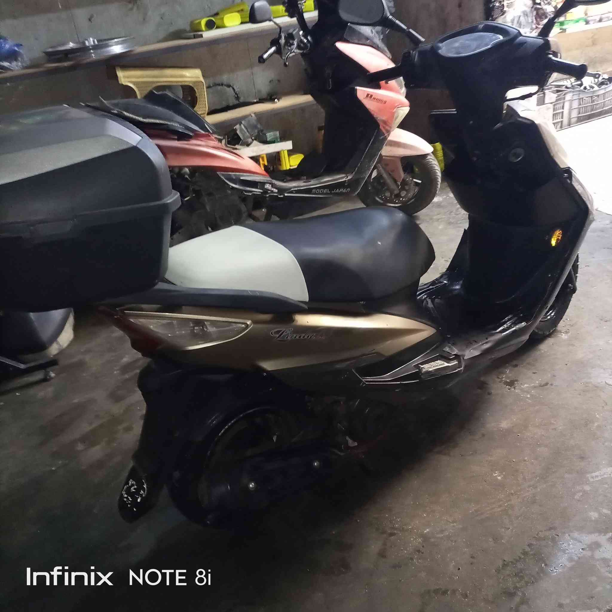 السلام عليكم ماطور هاوجي للبيع شغال صلف أو هندر او كهربائيات كله شغال ماطور نضيف جدا
مكينه فول 
السعر 450  اوبي مجال للشراي
مكان الرمادي
الاستفسار ***********او خاص
