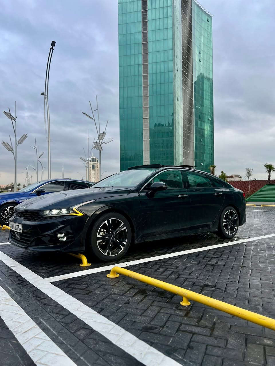كيا فايف - KIA K5 🖤
موديل 2023
ماشية 40 الف
حادث / جملغ + ربع بونيد صبغ🔻بدون دواخل بشرط الفحص
ايرباك ستيرن سستم بلادي ✅
گئر ومحرك وحجر بيئه ورادار كلها سليمة شركة ✅
السعر 159 💲ورقه 💵 مرقم جاهز

موصفات فول 1/1👇
بانوراما
بصمة ابواب
بصمة تشغيل 
كشن جلد وكهربائي
داخل احمر 
موبايل شحن
اوتو هولد
بريك بصمة
تشغيل عن بعد
رادار امامي خلفي جانبي 
تحديد مسار قيادة آليه 
مانع انزلاق
انضمة قيادة 3 
شاشة مع كامرا خلفي دوارة
ويل كب كروم
فول تحكمات استيرن جهتين

صور الحادث ورقم الشاصي داخل المنشور 👇
العنوان اربيل شارع ١٠٠م (معرض اربيل كارس) 🏠
واتساب ☎️📞/ ***********
