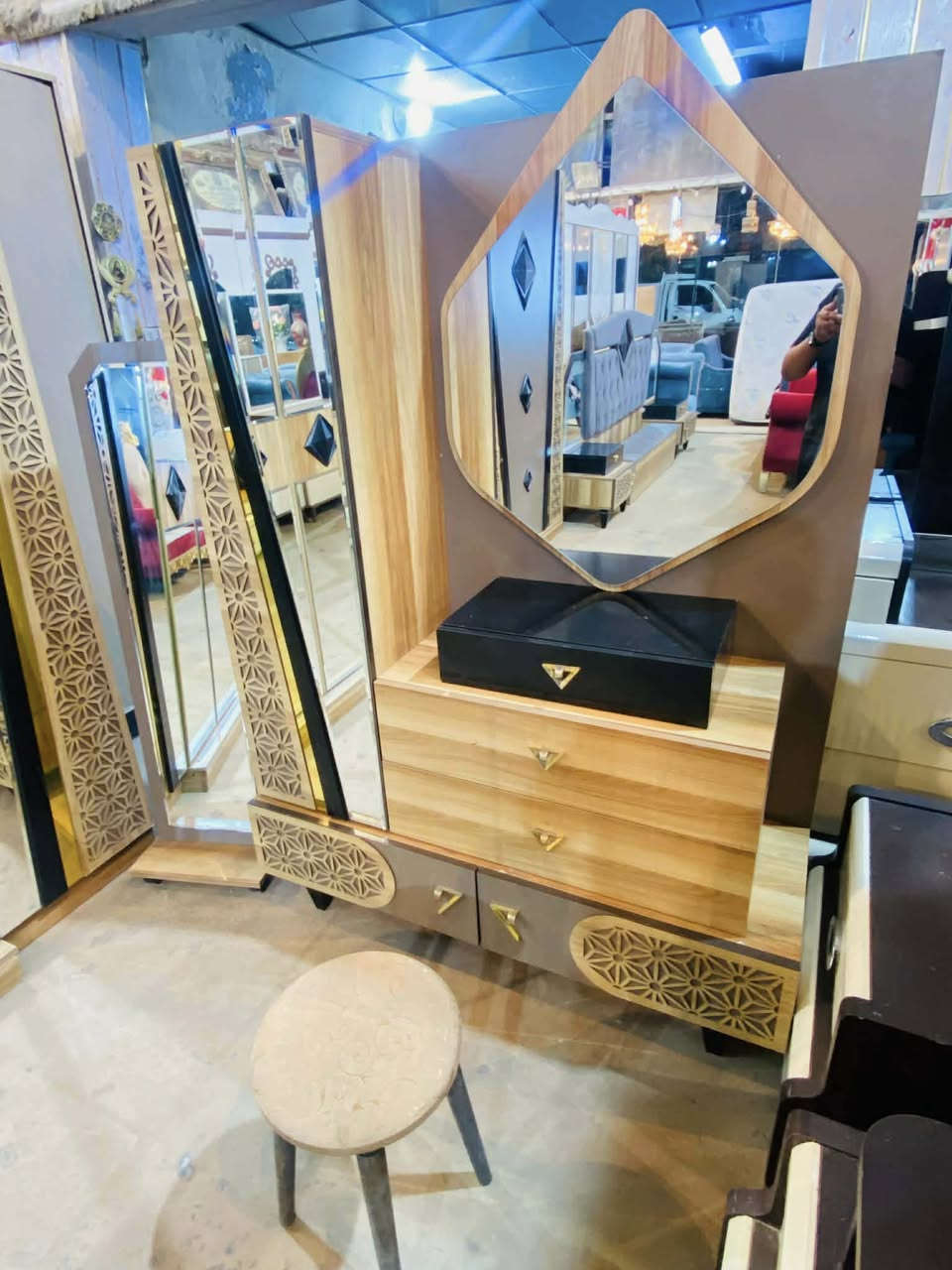 غرفة نوم تركي مستعمل
تتكون من 👈 9 👈 قطع 
نضافة 90/95%💯🥰
السعر 👈 800👈 ألف فقط 🌹
مع نقل وشد داخل بغداد مجاني 
ويوجد توصيل محافضات بكروة


**إذا كنت صاحب هذا الإعلان وتريد حذفه لأي سبب، رجاءا أرسل رسالة إلى الدعم الفني**