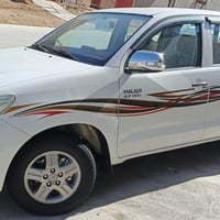 للبيع هايلوكس 2014  شاصي 12 كير عادي رقم واسط باسمي كفاله عامه صبغ وضر...