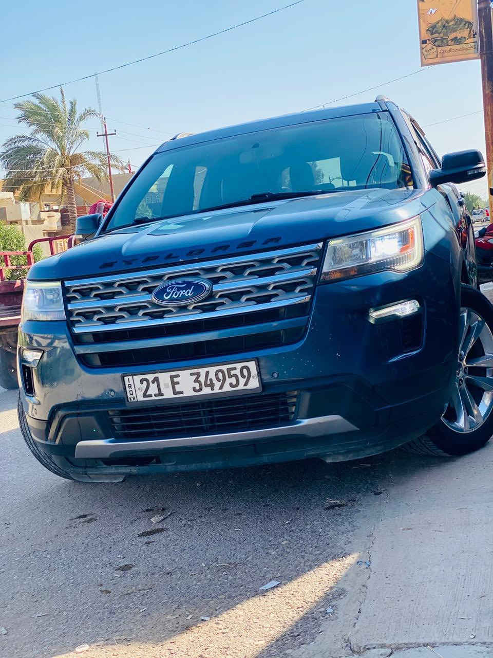 Ford explorer 2018 xlt 
ماشية ٩٤  الف مايل 
كشنات جلد 
تحديد سرعة 
كاميرا كبيرة 
حساسات اربع اتجاهات 
محرك ٦ سلندر ٣٥٠٠ 
بدون ايرباك 
ضرر خلفي
مع فحص السونار مرفق مع الصور 
***********
