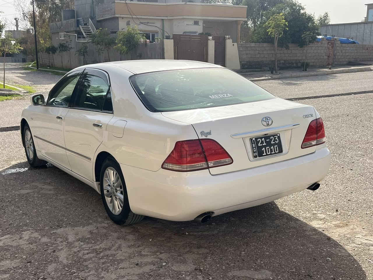 شاهينة موس موس ٢٠٠٥
٢دوكمة مةكينةوگةورةگيرگةورة 
ناوزةرد شاشة كاميرا بةسمة 
جال و شوخت قوباوي نية سةيارةكة  
جركةتيانية. 
تةبريد سارد كةرم لةكةل سلف. 
٢بارجةبوياغ ١بةلة بوياغ  ئةوربا 
سعريش ٦٤ مجال كةم 
***********
