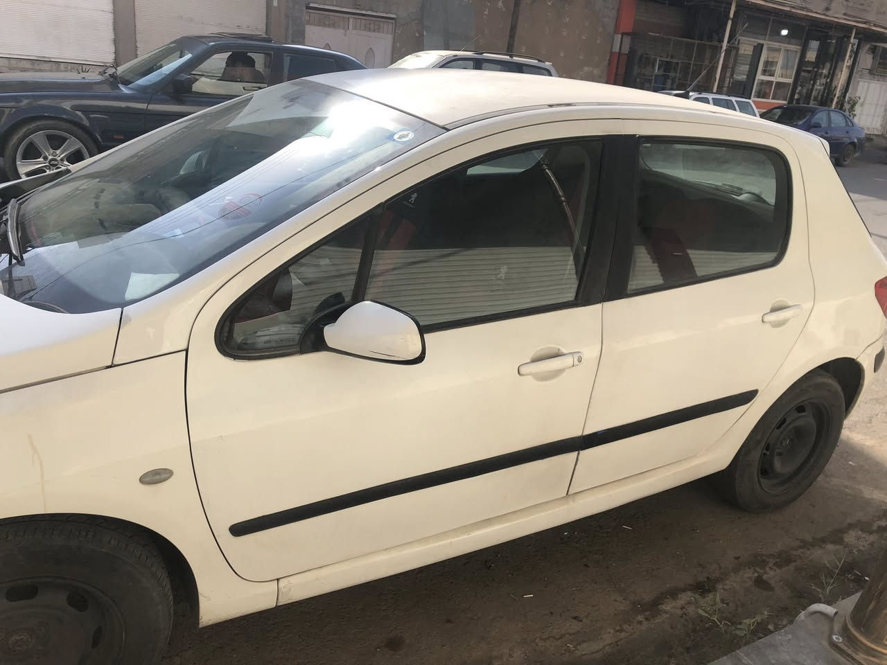 سلام عليكم 
بيجو 307 فرنسي
موديل 2005
كير اوتوماتيك
تبريد كامل 
نظام abs جديد كامل
طرف السائق فقط صبغ اني ابيع السيارة كامل حزام
رقم اوروبي و سنوية مشروع وطني كركوك جديدة لحد ٢٠٢٨ باسمي وثاني  يوم تحويل 
بطاقة بنزين بيها
مكان سيارة كركوك
سعر السيارة 54 ورقة وبيها مجال


**إذا كنت صاحب هذا الإعلان وتريد حذفه لأي سبب، رجاءا أرسل رسالة إلى الدعم الفني**