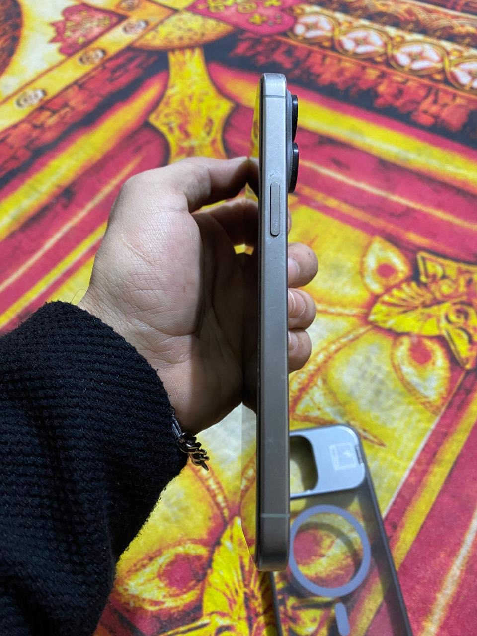 السلام عليكم
15 برو ماكس شركة ماستر جهاز مكفوله فاتحه ع ايدي 
شاحنة او كارتونته اويا جهاز مكفول من كلشي 
بطاريه 87 
الاستفسار ع رقم *********** 
السعر مليون او 100 او بي مجال
