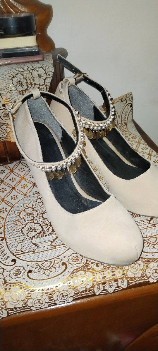 احذيه قياس ٤٠ البيضاء بس مره وحدي ملبوسي والخ هم جديدي ع ١٥ الوحدي وبينهم مجال


**إذا كنت صاحب هذا الإعلان وتريد حذفه لأي سبب، رجاءا أرسل رسالة إلى الدعم الفني**