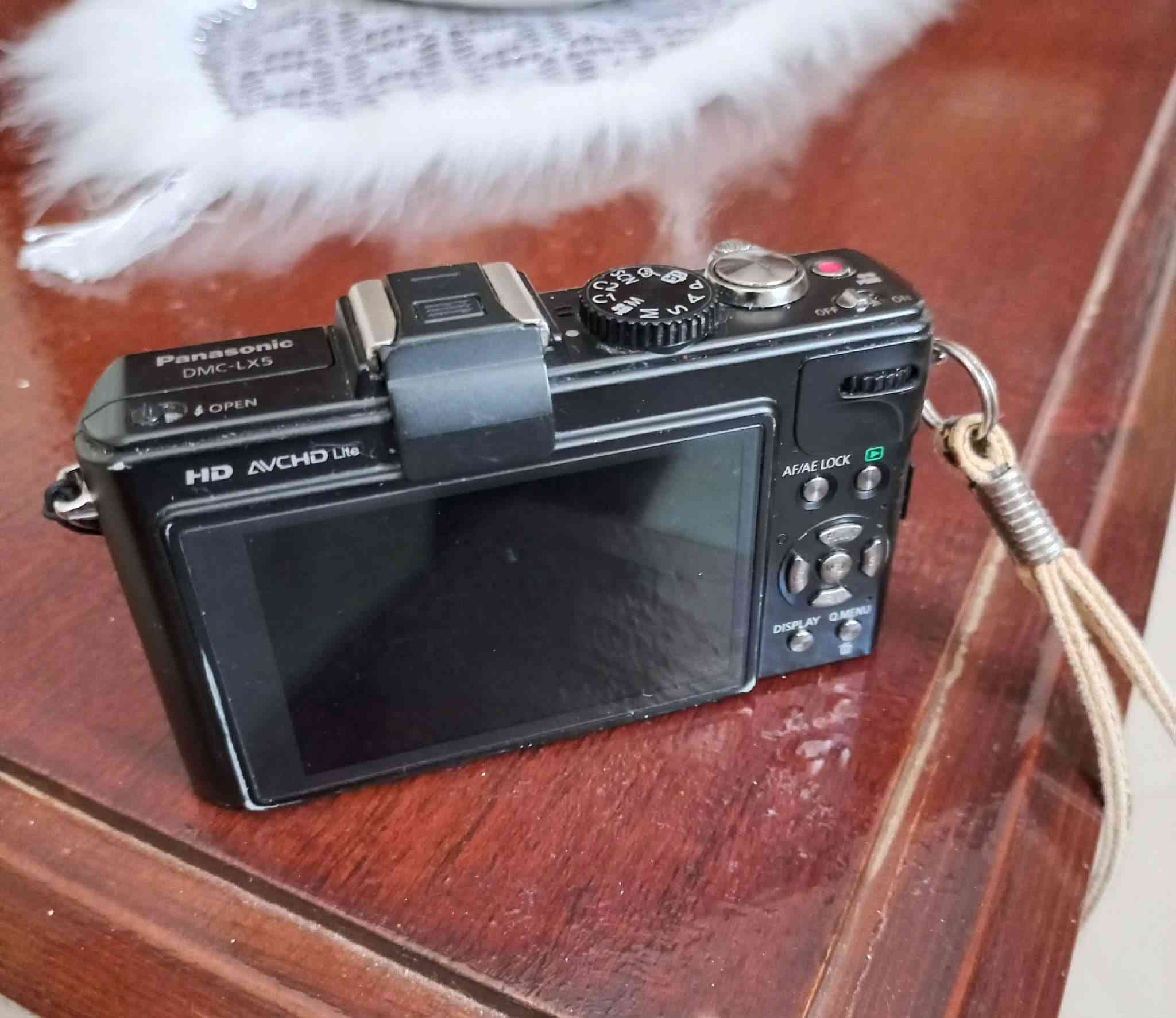 سلام عليكم كاين LUMIX DMC LX5 للبيع 

لي يساوم مليح مرحبا


**إذا كنت صاحب هذا الإعلان وتريد حذفه لأي سبب، رجاءا أرسل رسالة إلى الدعم الفني**
