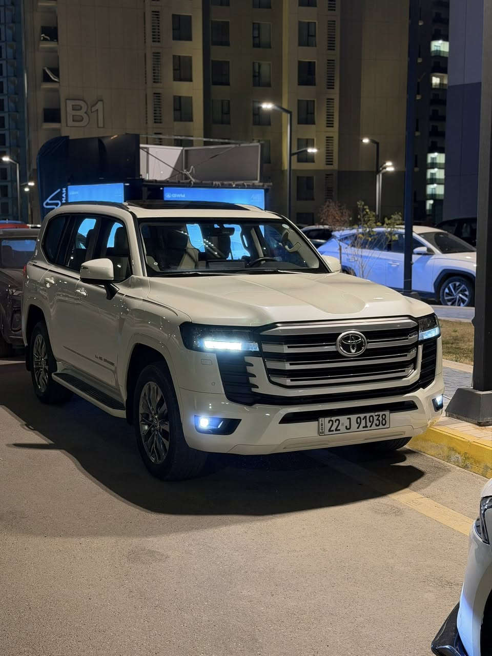 السلام عليكم🖤
للبيع تويوتا لاندكروز  GXR 2024 خليجي وكالة جيهان لا تزال تحت ضمان الوكالة 
عداد 25 الف كيلو مكفولة كفالة عامة ومغلفة PPF ضمان 10 سنوات 
مكينة 4000 تنفس طبيعي 
مكان السيارة بغداد حي الجامعة 
السعر المطلوب 68,300$ وبيها مجال
***********
