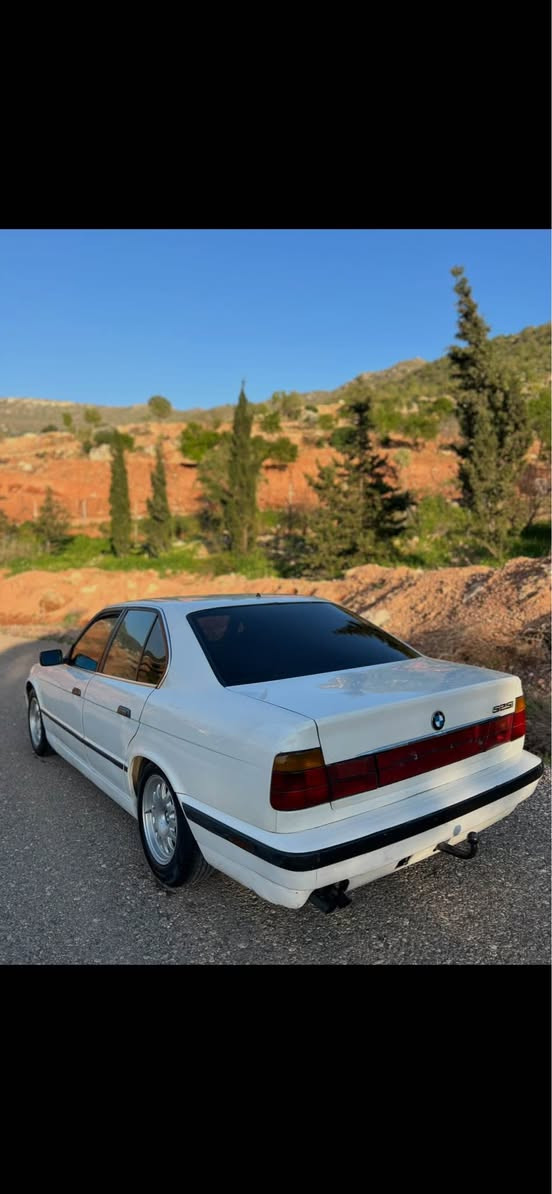 بوفروتني 525i موديل1990 گيرعادي دووجام كاره بايي بي دعم و سبغ رقم جديدي غرامه سفر 
گيرو مه كينه تحويل بشرت 
رقم تلفون ***********. *********** دهوك, العراق
