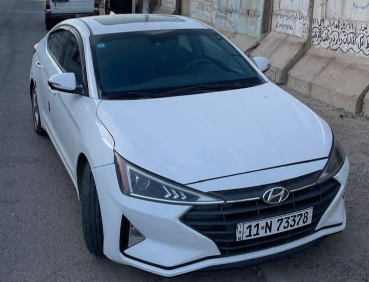 النترا موديل 2019 وارد كندي
 فول مواصفات بصمة وشاشة جبيرة
 وفتحة وكشنات والستيرن تدفئة 
ماشية 109 كيلو محركهة 2000 والكير at 
السيارة شادلهة عازل حراري كل الجامات 
رقم بغداد ب اسمي قبل شهر مجدد السنوية 
حادثهة خفيف كلش ممبدل بيهة ولا قطعة فقط البنيد بارد ويحتاجلة صبغ بي فابلون حاليآ يعني ممبدل وهنا باب العكس السايق يحتالهة بارد ومبينة بالصور وبيهة ايرباك ستيرن فقط

رقم صاحب سيارة ***********
بس ضيفلي عليهة اخر شي بيع او مراوس حسب القناعة
