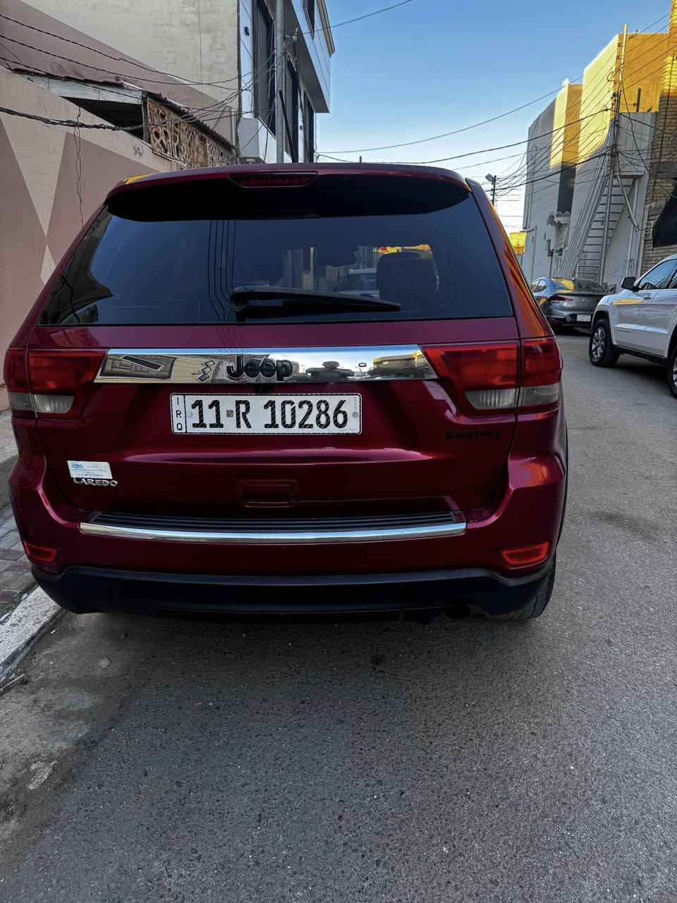 جيب  لاريدو 2011  فقط صبغ بدون حادث البابين جهة الصدر ونص من الجنطة صبغ  علما السيارة داخلة كلين  وهنا  انطخت بستوتة  ايرباكات سليمة  السيارة جاهزة بدون نقص  السعر 143 مجال قليل 
***********
