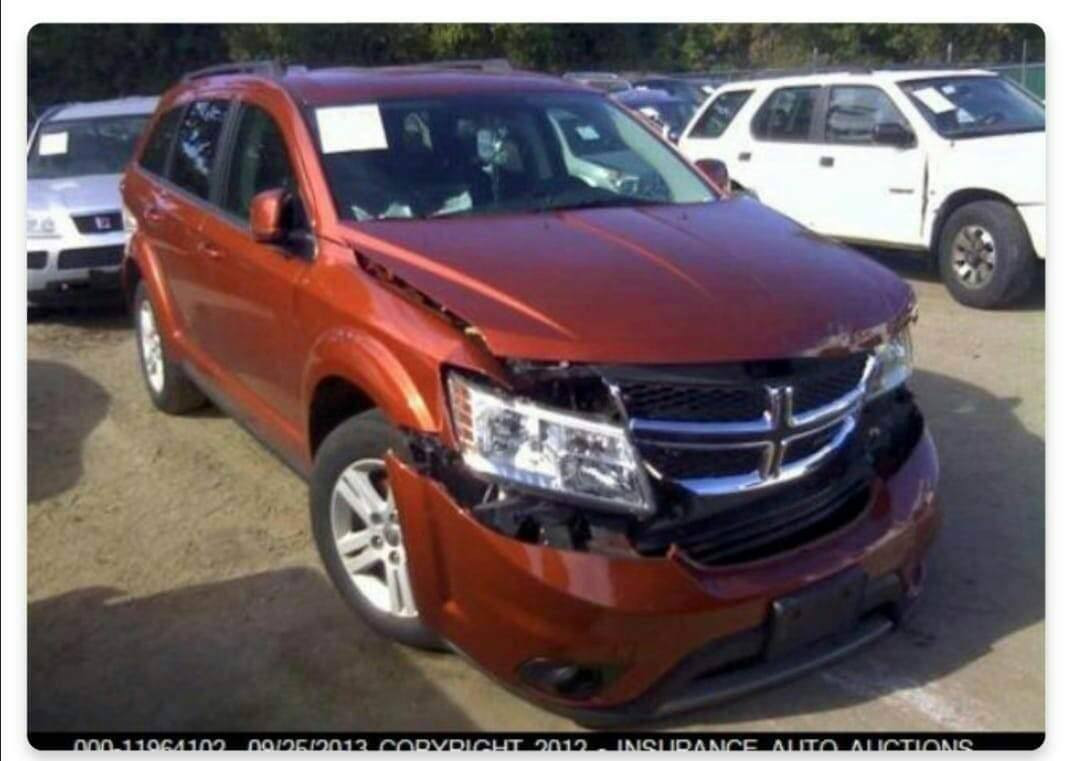 دودج جورني موديل 2012 ماكينه 2400
سبعه راكب رقم بابل انكليزي سنويه وهزه جديده 2026 
اربعه سلندر ثلاث قطع تبريد تحكم ستيرن ثلاث بصمات
بدون قطره صبغ صور الحادث والسونار موجوده 
 السعر ١٢٠ وبيه مجال الاستفسار الاتصال عل رقم ***********
