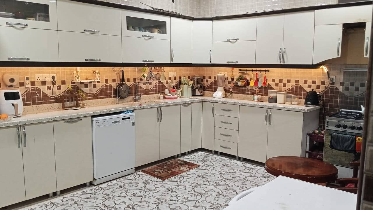 السلام عليكم
للبيع دار المساحة ٢٠٠ متر طابو صرف طابقين طابوق شغل درجة أولى
العنوان كربلاء الانتفاضه الثالثة على شارع ٢٠
لاستفسار اتصل *********** او تساب ***********
