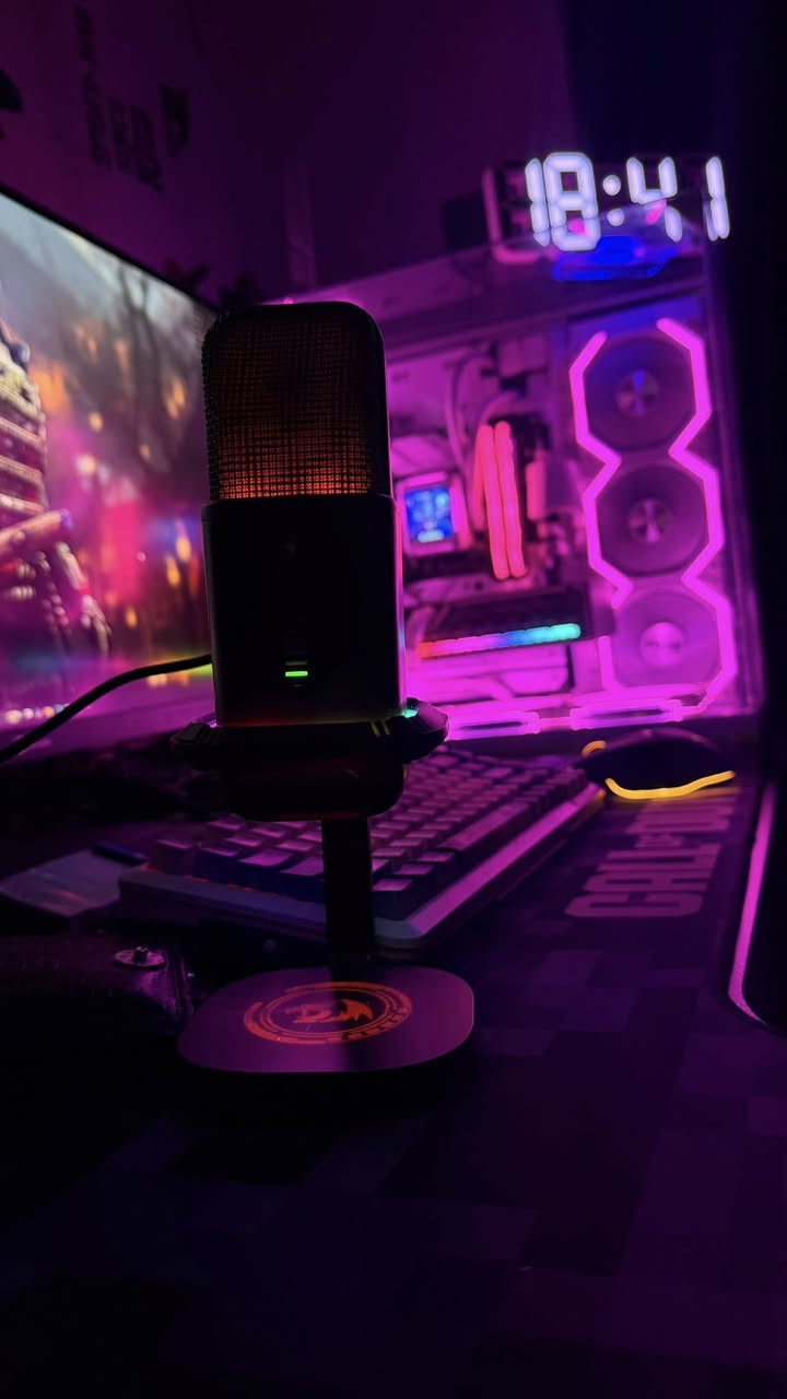 السلام عليكم شباب تجميعتي للبيع 
core i5 14400F معالج-1
nitro plus rx 9060xt 16gb كرت شاشة -2
asus rog strix z790-A gaming wifi ii مذربورد-3
t-force 32 16x2 6000mhz ddr5 رامات -4
ssd m.2 (w.d plack 2T 7450mhz) هارد -5
corsier 1200W بور سبلاي -6
astroshel 360 lcd مبرد-7
lian li 011 vision compact كيس -8
9-مراوح شبيه ليانلي ٣ ادخال مع ٢ اخراج
10- كوستك كيبل بورد سبلاي لون ابيض
11-شاشة كيمنك كيمر تاك 2k
12-ماوس رايزر v3 
13-كيبورد ريد دراكون اصلي واير ليس اخذته ب٩٠
14-مايك ريد دراكون اصلي نقاوة صوت عالية
ابيع كلها شباب ميز وكيبورد وماوس وشاشة
السعر مليونين ونص 
وبي مجال للطيبين مجال بسيط 
التجميعة يشهد الله خرافية بس احتاجيت كم فلس 
‏***********
