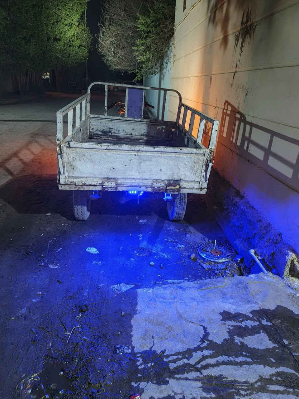 سلام عليكم شباب ستوته للبيع امتي ار ادوات مكينه و شاصي نضيفات بكان بصره خور الزبير سعر 450 رقم ***********
