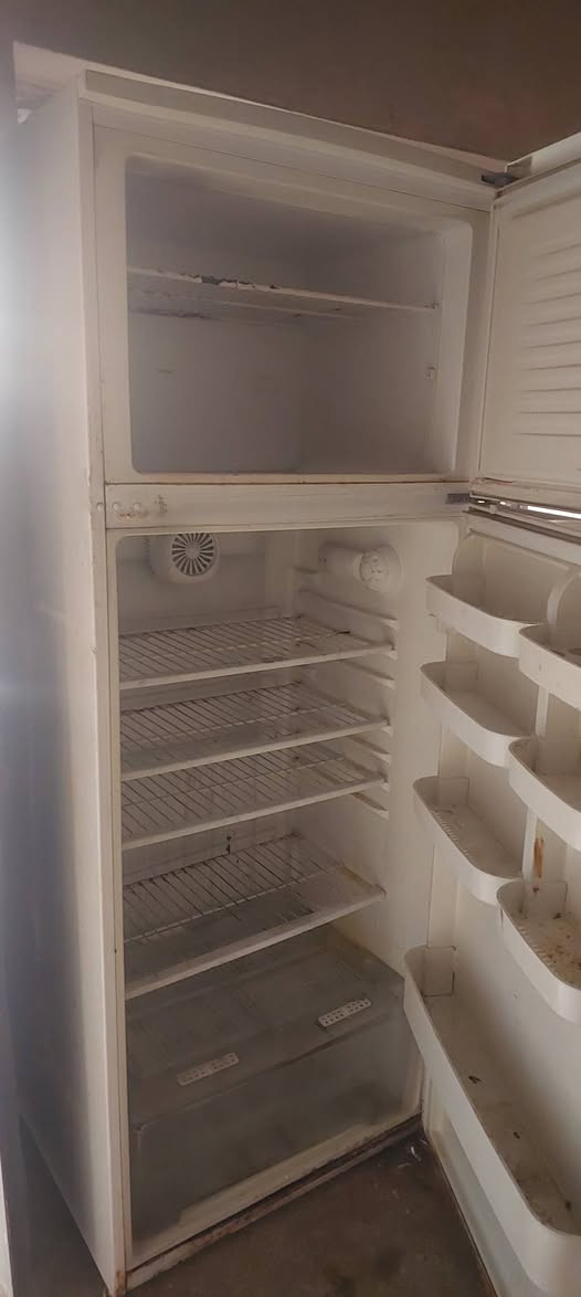 ثلاجه ع الفحص شرط التجميد
السعر 100 .
بعقوبه شارع خريسان.
***********
