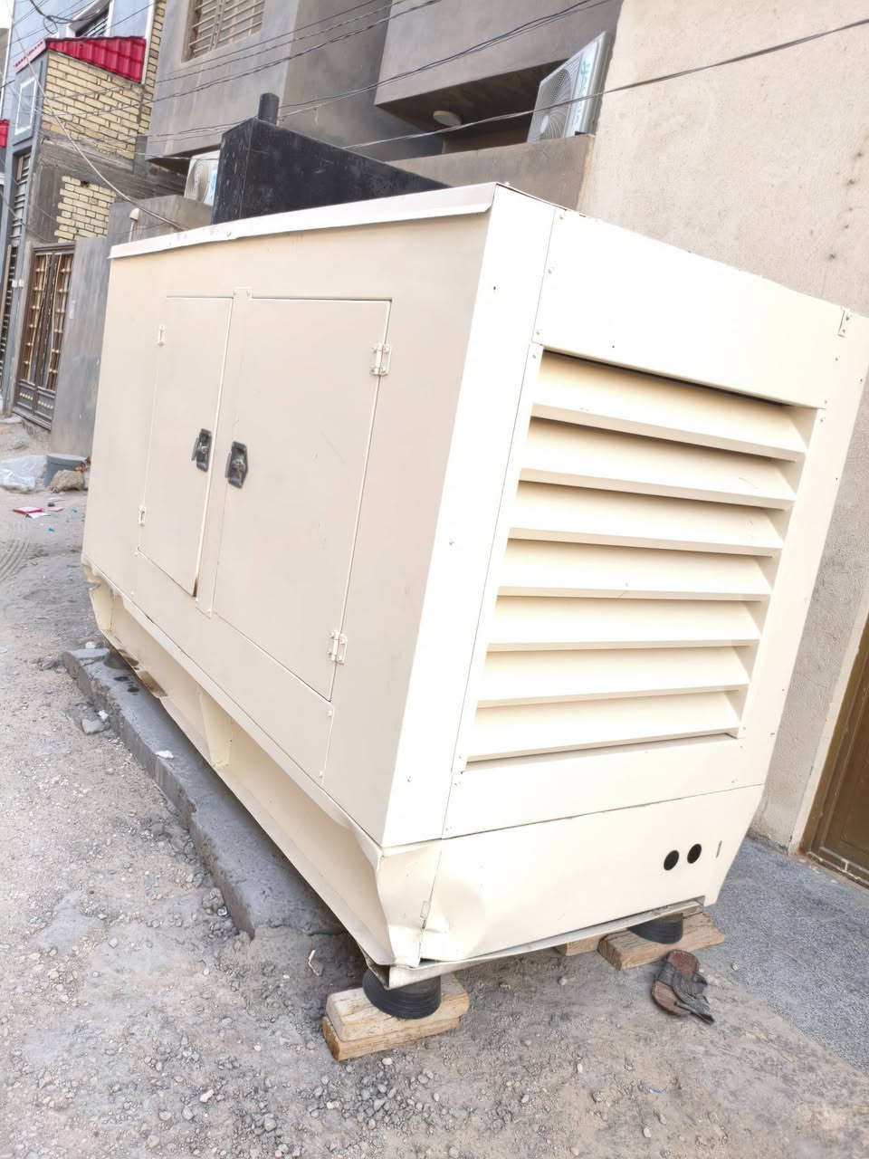 السلام عليكم عندي مولد لبيع بيركز نكليزي 3بستم حجم 105راس توليد 33كيفي كاتم مولده  جديده بلادي مامفتوح عله شركه عنوان بغداد ابوغريب ***********
