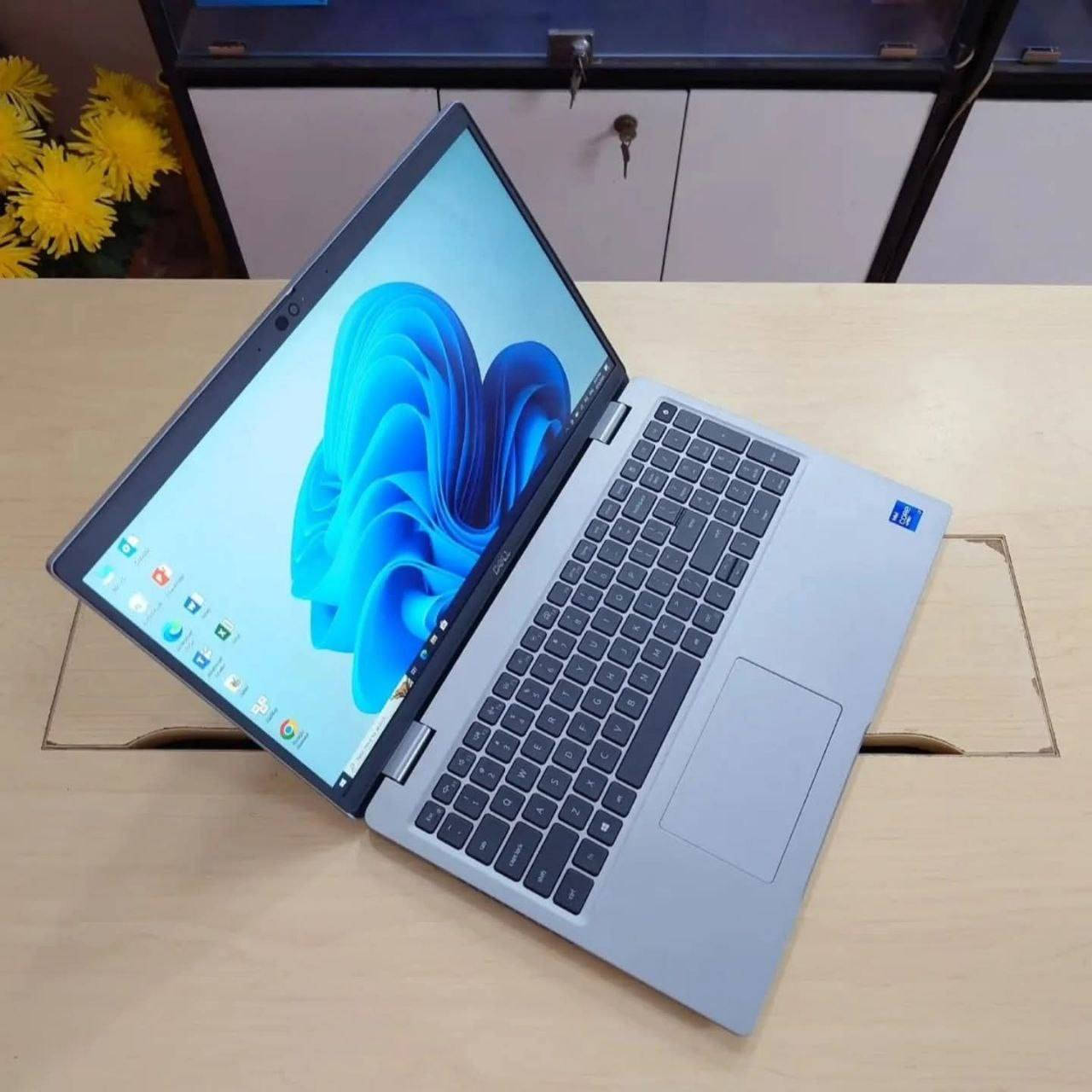 لابتوب Dell Latitude 3561
جهاز عملي وقوي مناسب للدراسة والعمل والبرامج اليومية، ويعطيك أداء سريع بفضل معالج الجيل الحادي عشر.
معالج قوي من فئة H المخصصة للأداء العالي، مناسب لتعدد المهام والبرامج الثقيلة والعمل اليومي بدون بطء.
💻 المواصفات:
المعالج: Core i7 الجيل 11 فئة H
الرام: 16GB
الهارد: 512GB SSD
الشاشة: 15.6 إنج FHD
كرت الشاشة الداخلي: 8GB
🎯 مناسب للاستخدامات مثل:
الدراسة، برامج الأوفيس، التصفح، التصميم، وبرامج المونتاج
🎁 الهدايا المجانية:
ماوس
ماوس باد
حقيبة
الشاحن الأصلي
🛡 الضمان والخدمات:
فحص كامل قبل الإرسال
فحص كامل قبل الدفع والاستلام
ضمان 30 يوما ضد اي خلل مصنعي 
الجهاز جاهز للاستخدام المباشر
📍 الموقع: اربيل-السلطان مظفر 
بغداد – الأمين الثانية
🚚 التوصيل متوفر إلى جميع المحافظات 
📲 للتواصل واتساب: ***********
💰 السعر: 585,000 دينار عراقي
