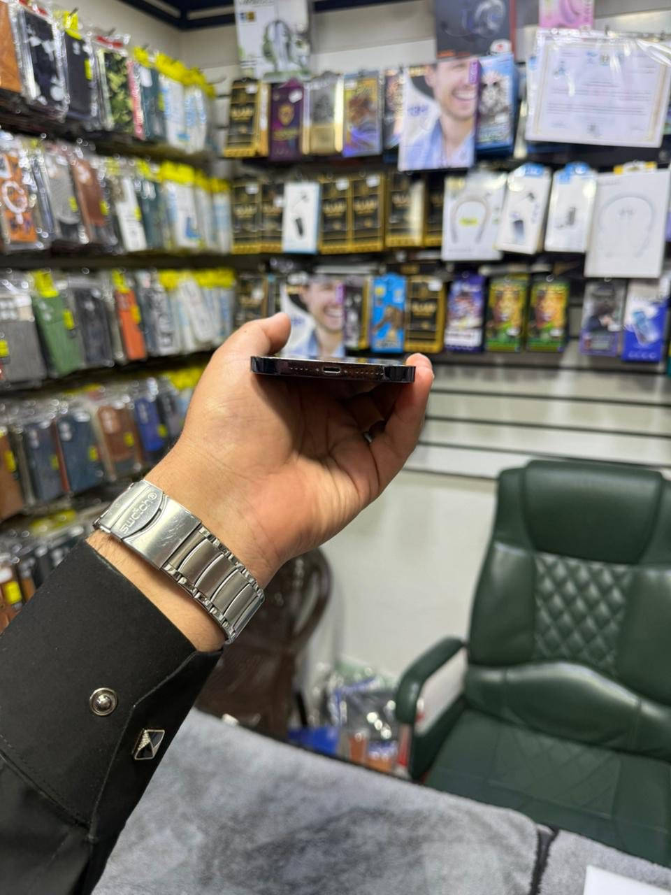 14 برو ماكس
ذاكره 256 
نموذج M تك سيم 
بطاريه 97 
شرط ما مفتوح 
سعر الجهاز 810 
شراي خاص او اتصل 
*********** 
***********
