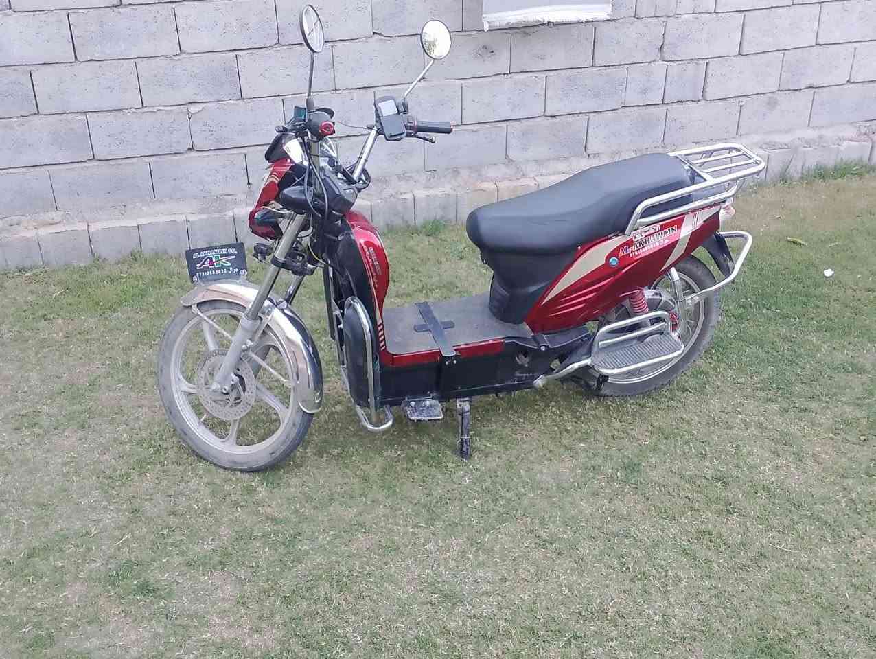 سلام عليكم
دراجه شحن للبيع
موديل 2025

كهربائياته شغاله بطاريته فول
العنوان الحبانيه
السعر 650 وبي مجال
للاستفسار الاتصال ع الرقم

‏‪0782 948 3588‬‏
