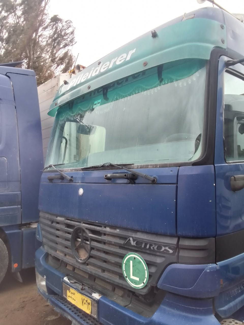 اكتروس للبيع رقم صلاح دين سعر ١٨٠ ورقه رقم اصفر سنكل دبل تاير العنوان بغداد جرف نداف معرض سنويه فلات حداديه دبل تاير رقم الموبايل او*********** ***********او قرب خالد أبو الهواء بس راس ١٨٠
