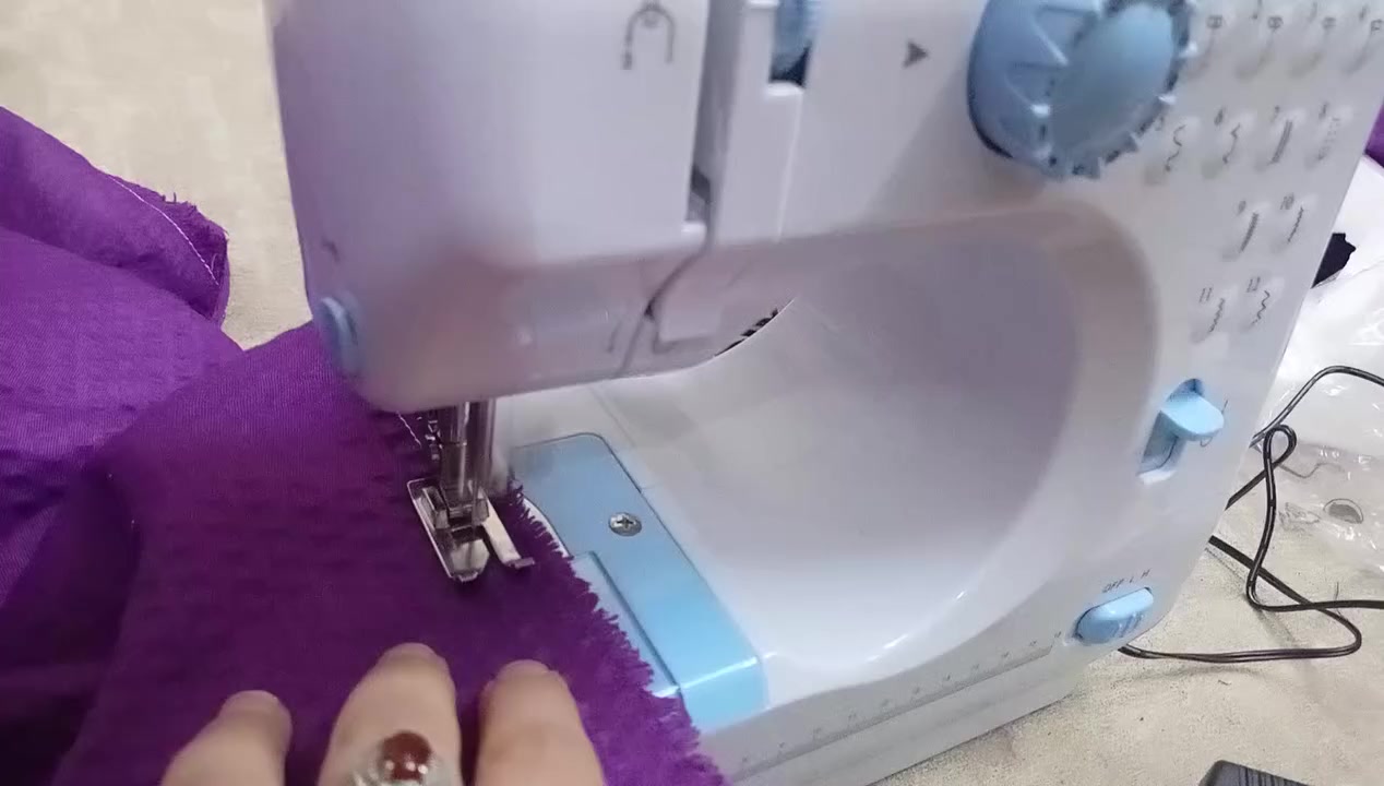 مكينه خياطه وتطريز تشتغل ع كهرباء وع الباتري بيه سرعتان بطيئ وسريع شغله كلش حلو موضح كدامكم بلفديو
بسعر ٣٠ وتوصيل مجاني


**إذا كنت صاحب هذا الإعلان وتريد حذفه لأي سبب، رجاءا أرسل رسالة إلى الدعم الفني**