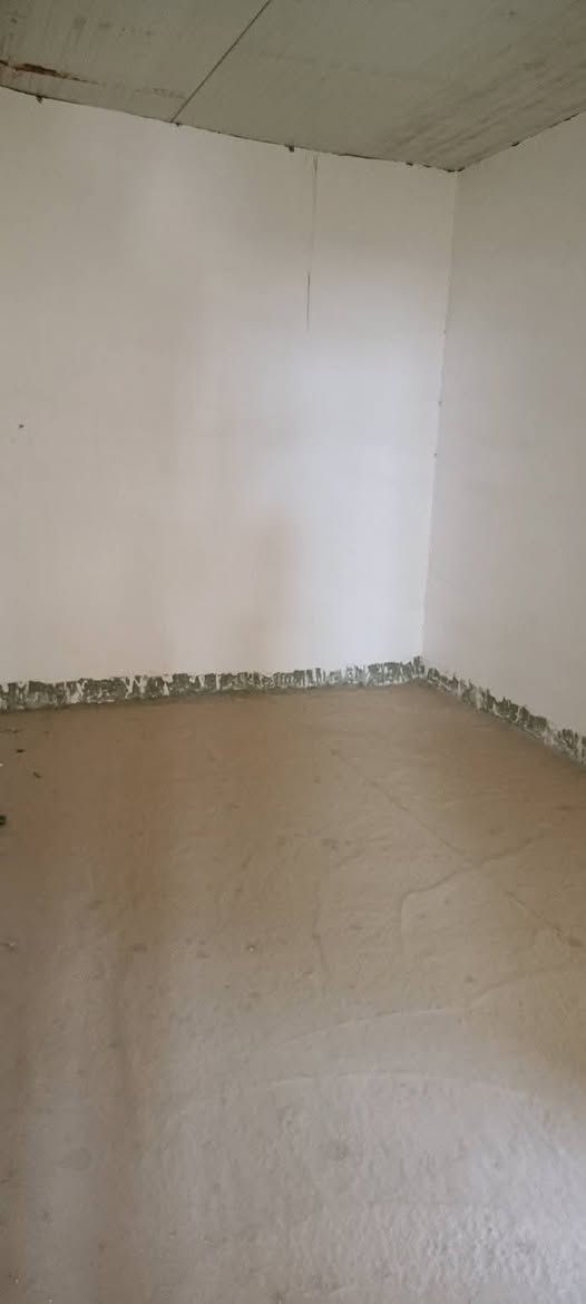 بيت 180 متر بحي الحكيم شارع ضافر زرزور 
غرفتين وهول ومطبخ وستقبال وصحيات داخليه وخارجيه
وطرمه سقف سندويج البناء بلوك مسجل بلديه 
السعر 19 بيه مجال بصيط 
الستفسار ***********
