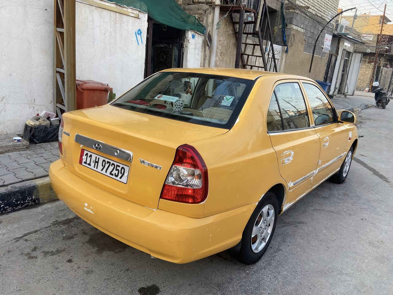 السلام عليكم للبيع هونداي فيرنا موديل 2015 ماشيه 68 حقيقي باسمي مصفره هيئه وغرامات مدوشمه عام سفاري كاعيه كشنات سقف صندوق تخم تاير جديد صدر بلادي سياره ربع متصرف عليها 
للاستفسار/***********
العنوان / بغداد الشعب حي التجار
