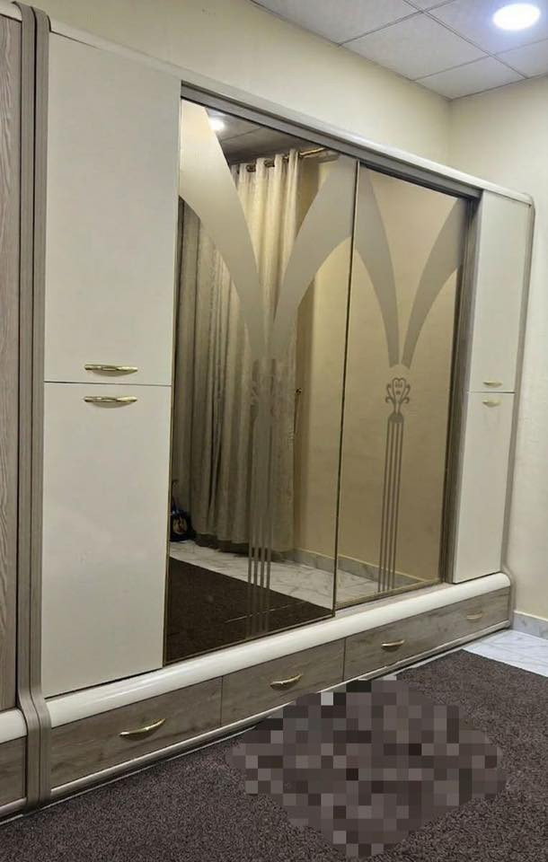 غرفة تركي 10 قطع  مستعمل أصلية ثقيلة وضخمة ب800 الف وبيها مجال بسيط للأستفسار او الحجز مراسلة الرقم ***********
