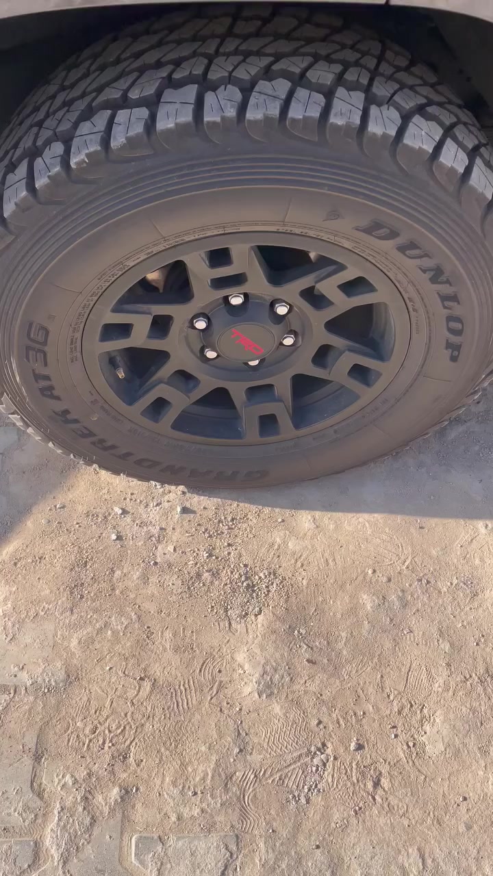 متوفر تخم دنلوب انتاج ٢٠٢٥ الاسبوع ٣١
قياس ٢٦٥/٧٠/١٧
At اول تيرين 
يعني نقشه خشنه بدون وحيف
١٠ طبقات 
يشتغل كل الظروف
مدينه 
رمل
طين
ثلج 
معروف سعر التخم بالوكاله مال دنلوب بمليون دينار 
مشتري شهر الواحد قبل شهرين ونص 
وسيارة ماطالعه خارج بغداد بعده بالجيس 
وصل الشراء موجود
وضمان ٥ سنوات 
للاستفسار عن السعر//***********
