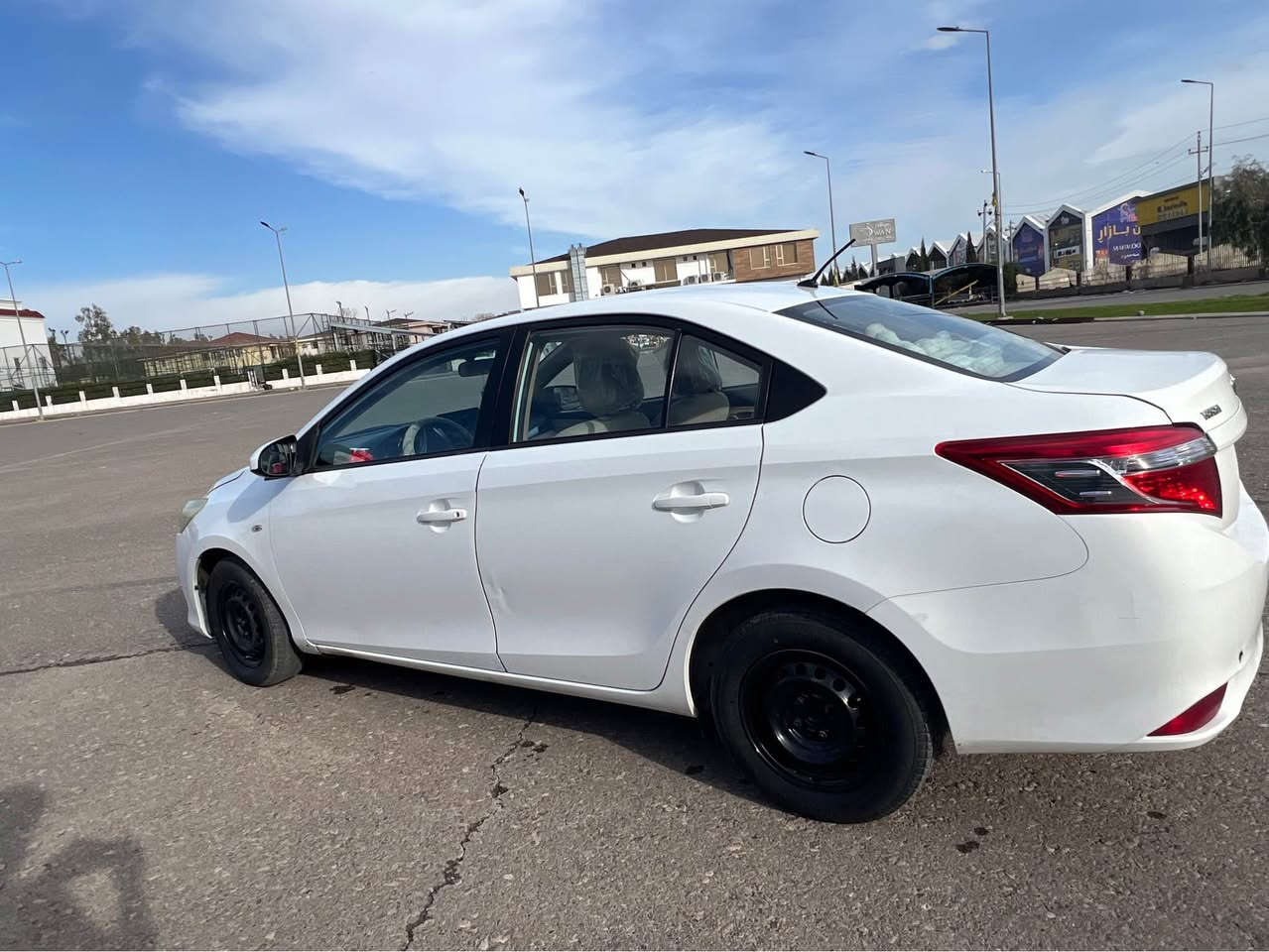 یارس ٢٠١٥  هەزەی تازە بۆ کراوە سەنەوی تا ٢٠٢٩ نوێیە تازە ٤ تایەی نوێی بۆ بەسراوە 
مەکینە بچوکە بێ کێشەیە
سەیارەکە پێش و پشتی کەپسە 
شەش پارچە کەمتری هەیە بە بێ ژۆرێ
١٠٢$ مەجال_هەولێر
***********
*********** أربيل, العراق
